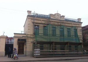 Дом заметно помолодел Дом заметно помолодел