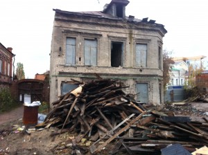 Во дворе старого дома Во дворе старого дома